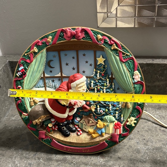 The Bradford Exchange ‘A Bundle of Toys’ illuminated Plate - Picture 13 of 16